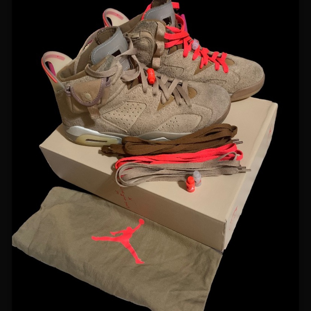 Am selling used Travis Scott Jordan 6’s